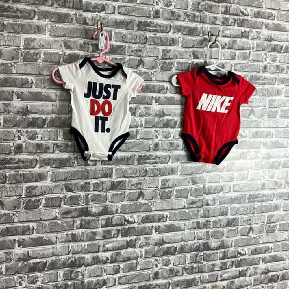Nike - Picture 2 of 7